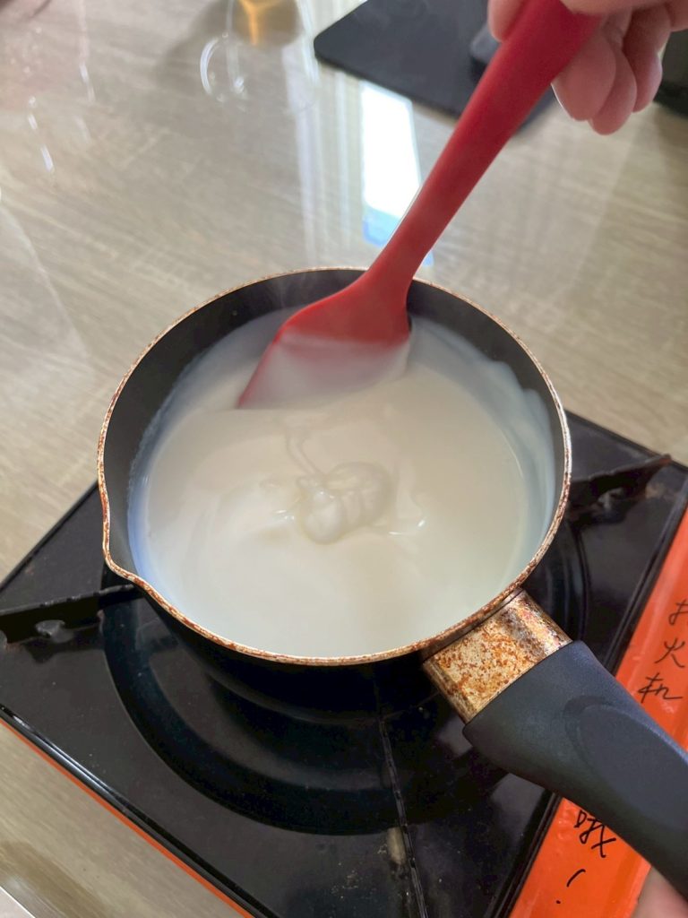 雪花糕作法-像白膠般濃稠、黏黏的
