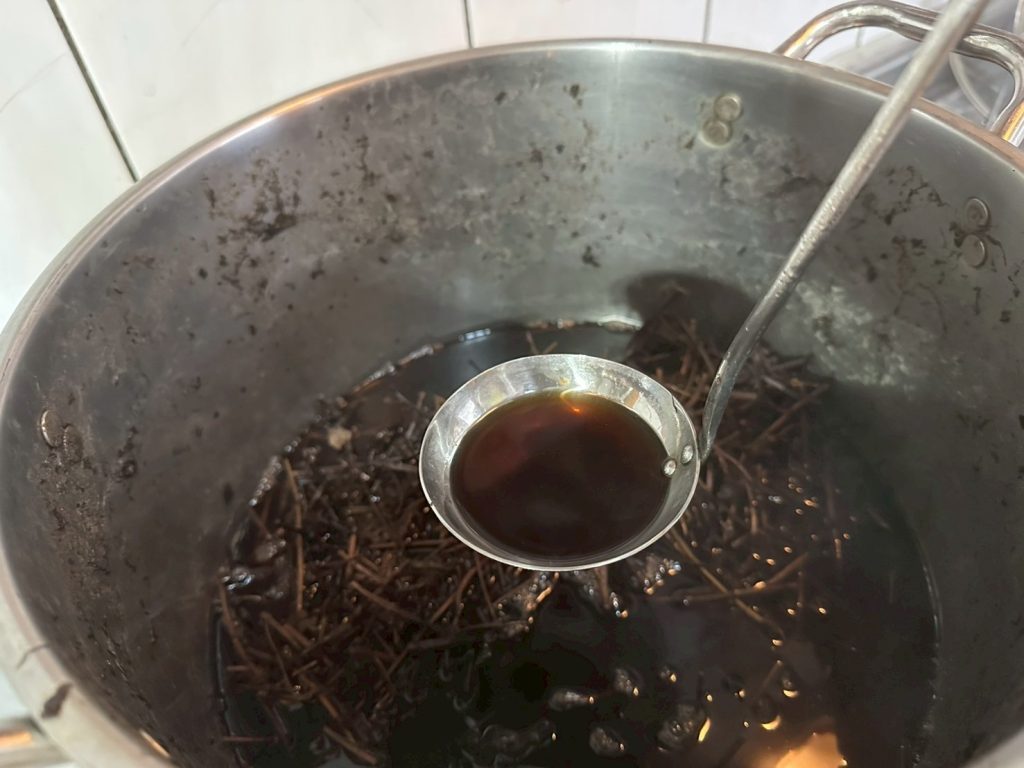 二次熬煮仙草茶