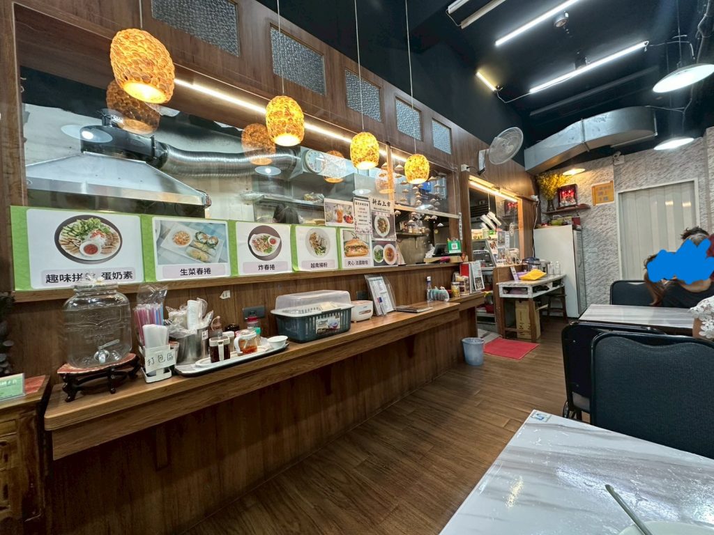 蓮花創越素食室內用餐區