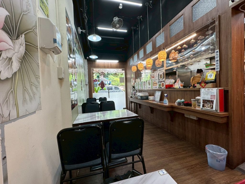 蓮花創越素食室內用餐區