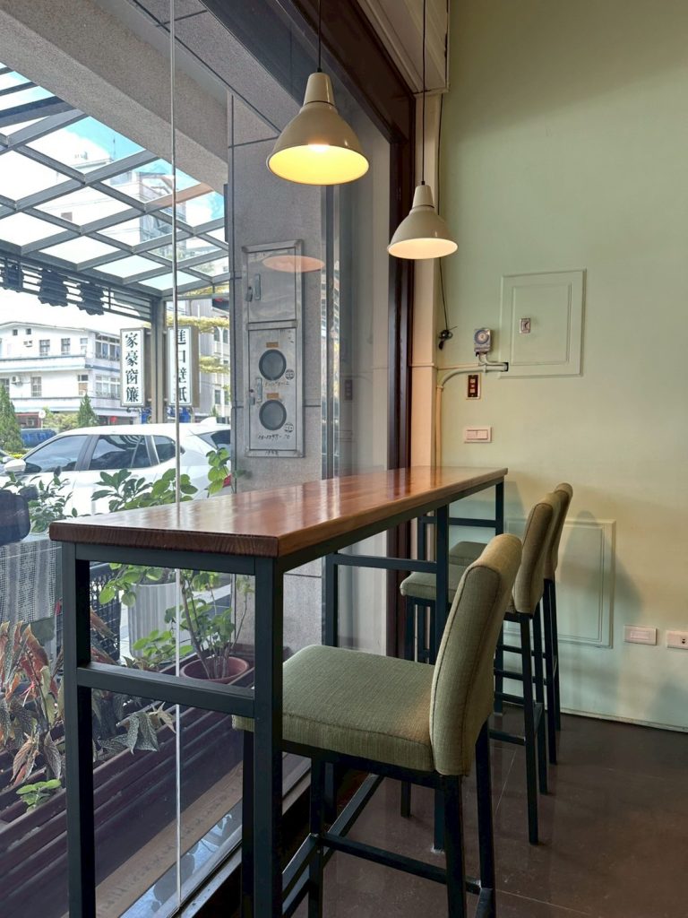 素人食堂-吧檯區