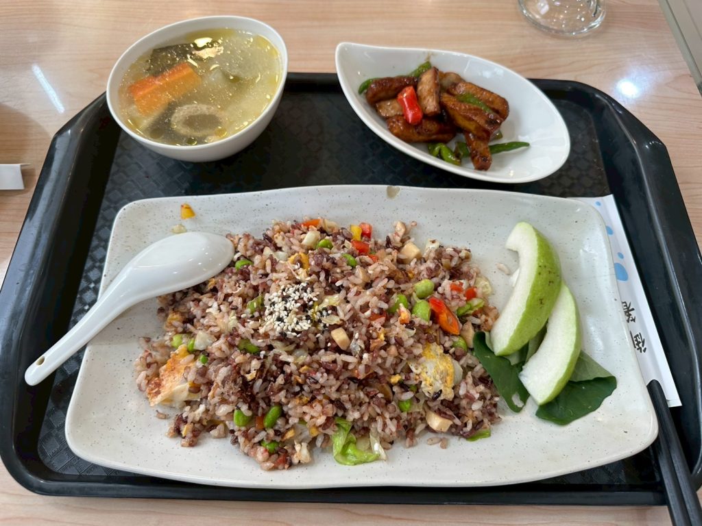 有機大地-紅麴時蔬炒飯
