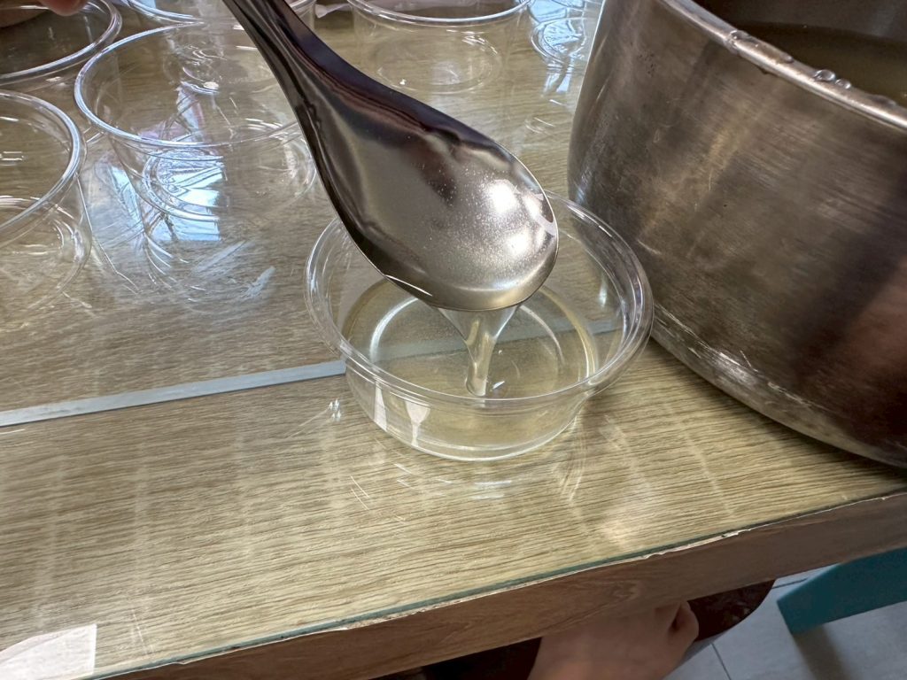 製作石花凍 裝入模具