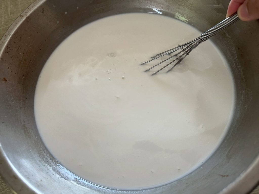 花生豆腐腦 打蛋器攪拌