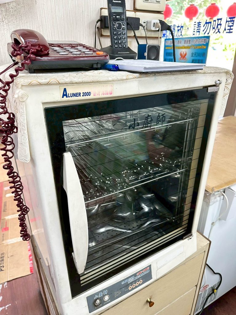 吳伯伯素食 餐具自取