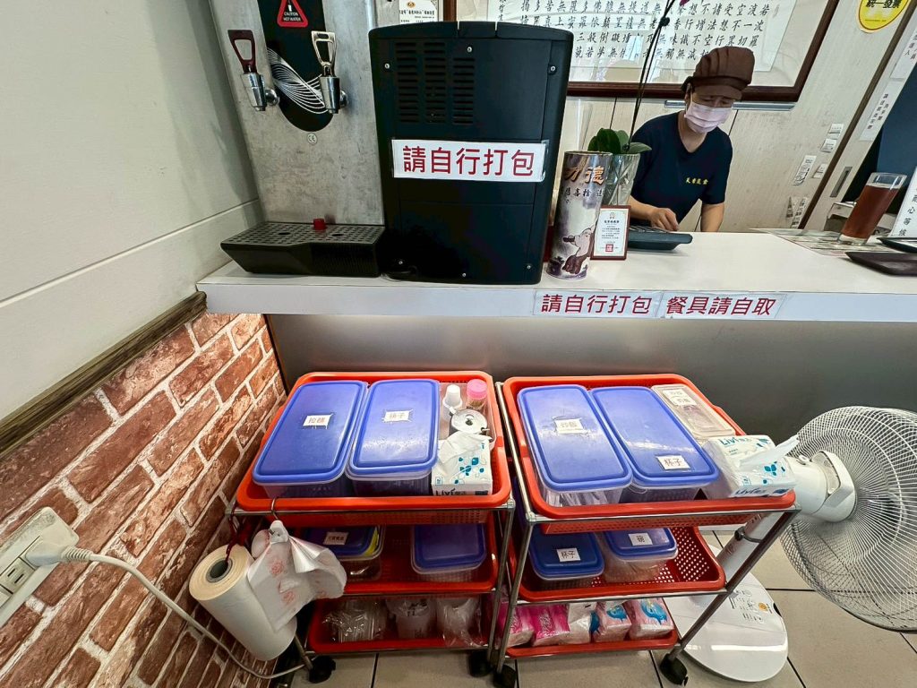 天香蔬食 餐具自取區