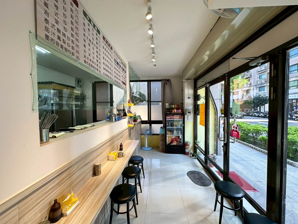 老葉家素食 店內環境