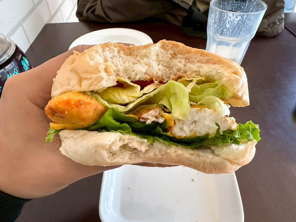 小蔬苑蔬食漢堡 黃金炸蝦堡