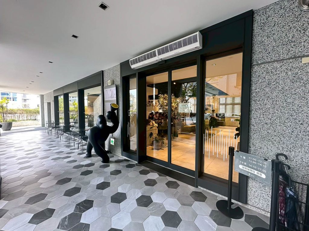 常不輕 店家門口